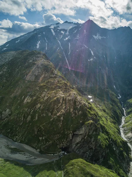 Pemandangan Udara Air Terjun Pegunungan Swiss — Stok Foto