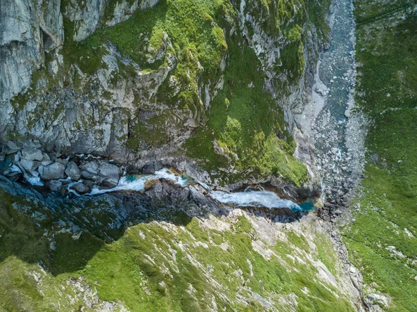 Flygfoto Över Vattenfall Schweiziska Bergen — Stockfoto