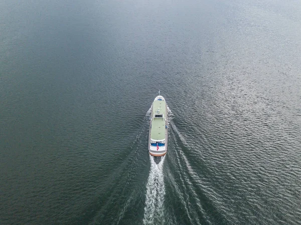 Vista Aérea Navio Ferry Passageiros Que Navega Lago Suíça — Fotografia de Stock