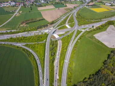 İsviçre 'nin Zürih kentindeki otoyol kavşağının hava görüntüsü