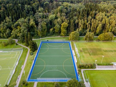 Avrupa 'daki boş futbol sahasının havadan görünüşü