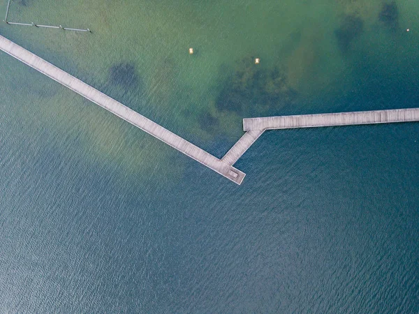 Letecký Pohled Pěší Most Přes Jezero Úzký Dřevěný Most — Stock fotografie