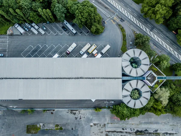 Ipari Épület Előtt Parkoló Teherautók Légi Rálátása — Stock Fotó