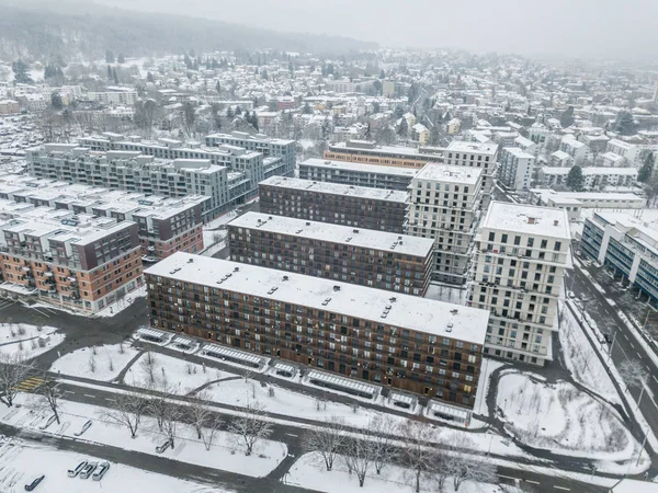 Veduta Aerea Della Strada Nella Città Svizzera Con Tetti Innevati — Foto Stock