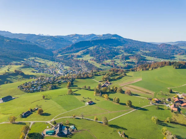 Vista Aérea Del Pueblo Valle Región Montaña Suiza Europa — Foto de Stock