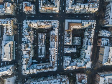 Şehir bloğu binalarının yukarıdaki görüntüsü.