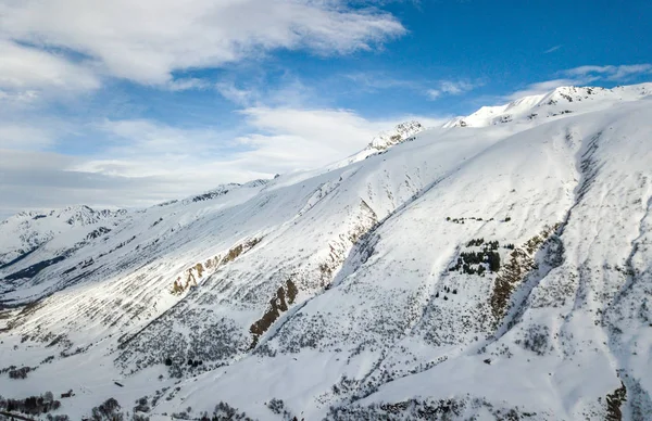 冬季高山谷地的空中景观 — 图库照片