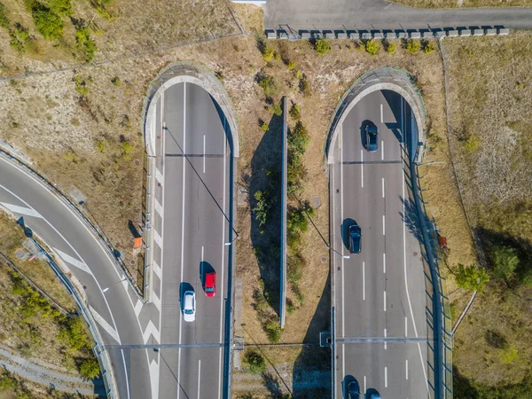 瑞士公路隧道入口的空中景观 — 图库照片