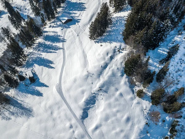 Veduta Aerea Dei Sentieri Della Strada Attraverso Paesaggio Rurale Innevato — Foto Stock