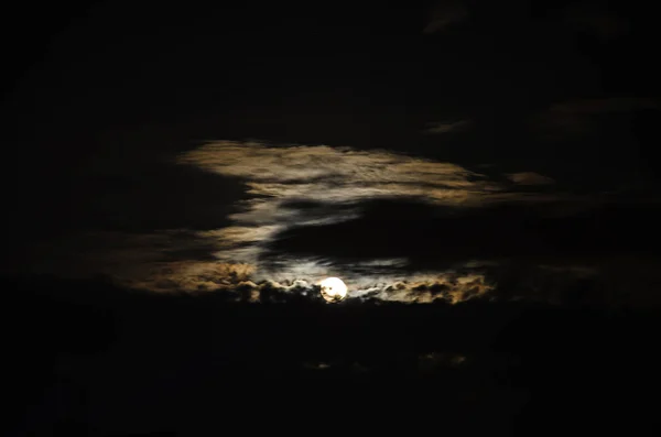 Nubes Dramáticas Puesta Sol Noche Verano — Foto de Stock