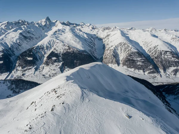 Vista Aérea Del Pico Montaña Cubierto Nieve Los Alpes Suizos — Foto de Stock