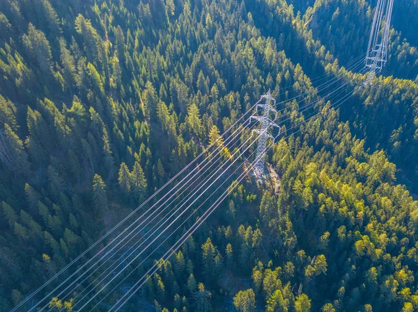 Vista Aérea Pilão Linha Elétrica Área Montanhosa Suíça — Fotografia de Stock