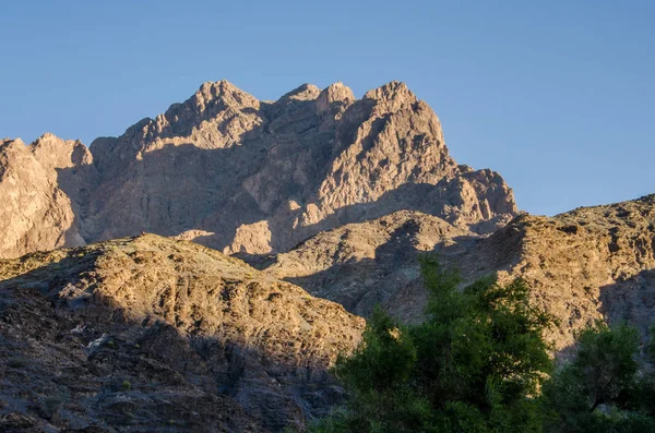 Velké Skalnaté Hory Ománu Při Západu Slunce — Stock fotografie