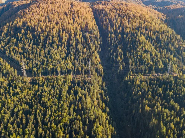 Vista Aérea Pilão Linha Elétrica Área Montanhosa Suíça — Fotografia de Stock