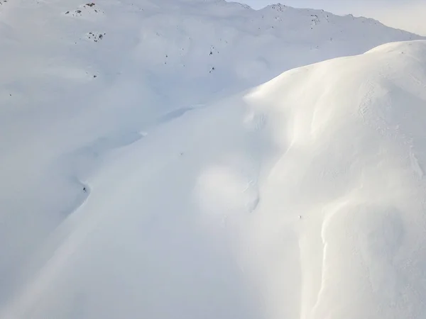 Vista Aérea Terreno Coberto Neve Área Montanha Montanhas — Fotografia de Stock