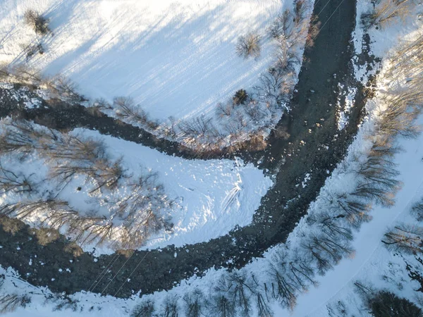 Karla Kaplı Arazide Nehrin Havadan Görünüşü — Stok fotoğraf