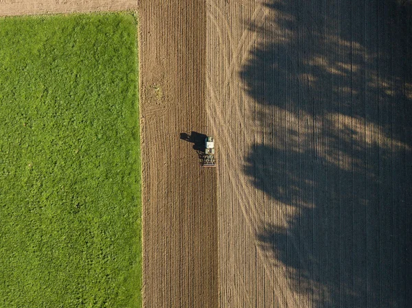 瑞士农田联合收割机的空中观察 — 图库照片