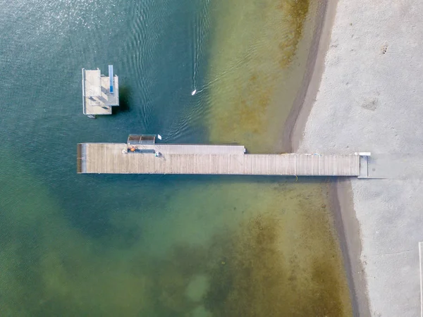 Luftaufnahme vom Strand am See ohne Menschen. schöner Meeresboden — Stockfoto