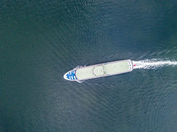 Vista Aérea Navio Ferry Passageiros Que Navega Lago Suíça — Fotografia de Stock