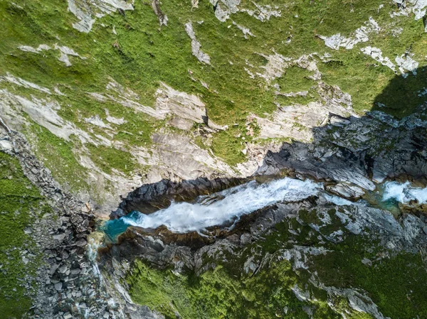 Luftaufnahme Eines Wasserfalls Den Schweizer Bergen — Stockfoto
