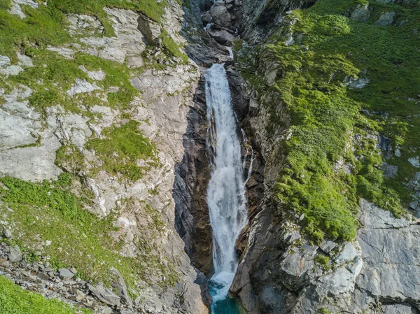 Luftaufnahme Eines Wasserfalls Den Schweizer Bergen — Stockfoto