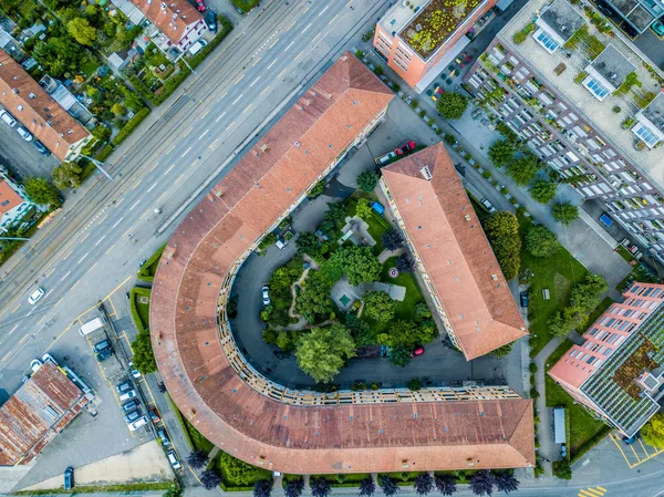 Letecký Pohled Budovy Střechami Ulice Dopravou Zorném Poli Město Evropě — Stock fotografie