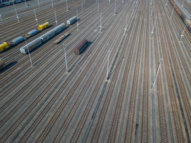 Demiryolu raylarının hava görüntüsü