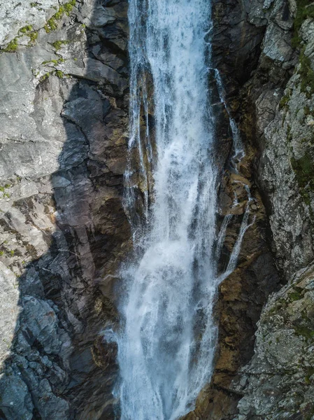 Letecký Pohled Vodopád Švýcarských Horách — Stock fotografie