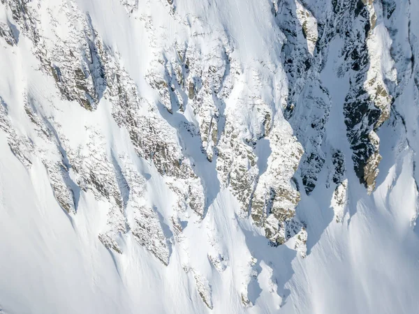 Dağlık Alanda Karla Kaplı Hava Manzarası Dağlar — Stok fotoğraf