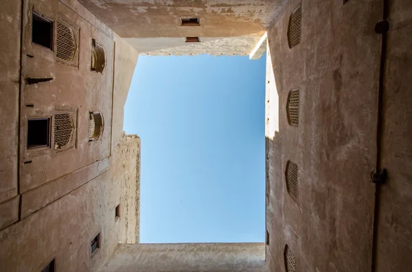 Vista Cielo Patio Interior Del Fuerte Oriental Omán —  Fotos de Stock