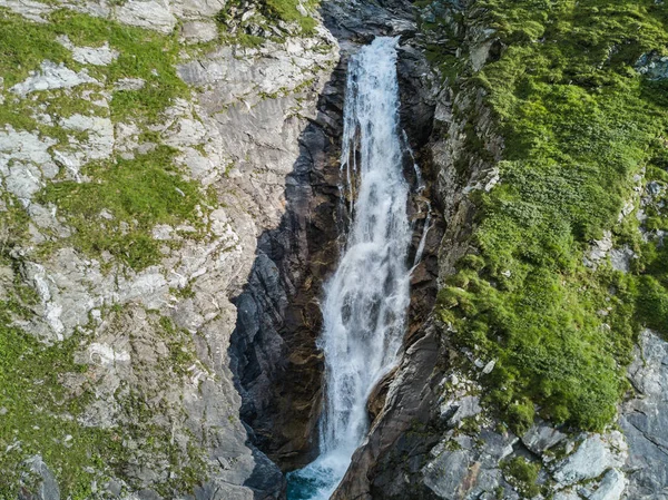 Letecký Pohled Vodopád Švýcarských Horách — Stock fotografie