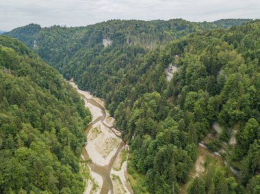 Fribourg, İsviçre 'deki Vahşi His nehrinin havadan görünüşü