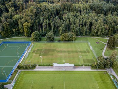 Avrupa 'daki boş futbol sahalarının havadan görünüşü