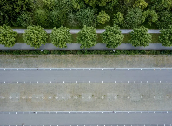 Légi Kilátás Üres Parkoló Fákkal — Stock Fotó