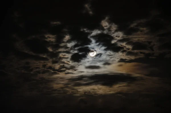 Nubes Dramáticas Puesta Sol Noche Verano — Foto de Stock