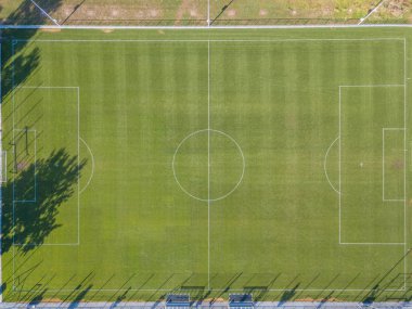 İsviçre 'de futbol için yeşil futbol sahası manzarası