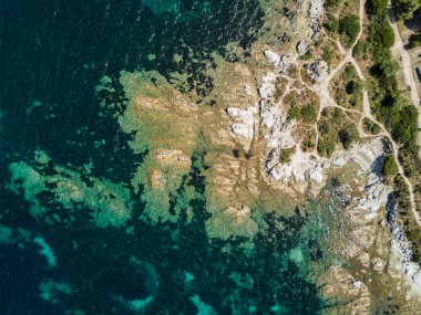 Kıyı ve deniz tabanının havadan görünüşü