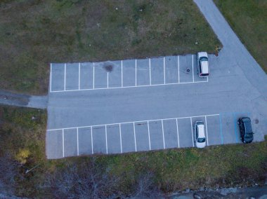 Şafak vakti hava manzaralı otopark