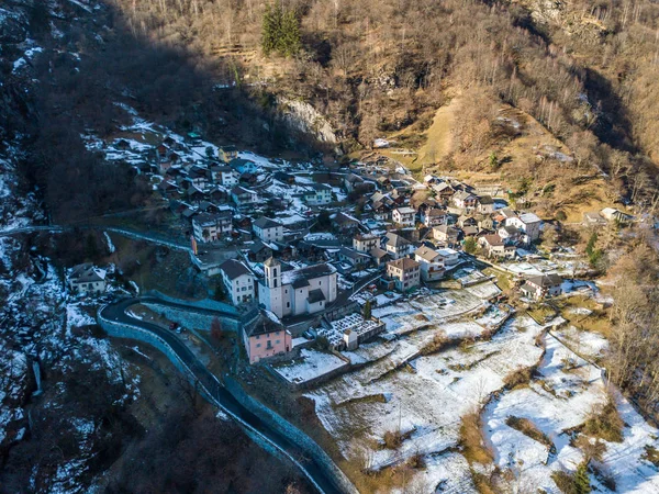 Kışın Ticino Daki Sviçre Dağlarındaki Köy Manzarası — Stok fotoğraf