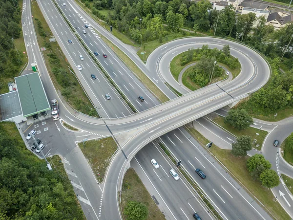 Luchtfoto Van Een Rondcirkelweg Die Een Snelweg Verbindt — Stockfoto