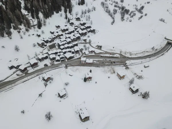 Vista Aérea Cidade Com Casas Cobertas Neve — Fotografia de Stock