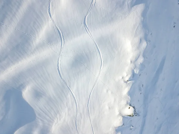 Karda Kayak Izlerinin Hava Görüntüsü Toz Içinde Taşra Kayağı — Stok fotoğraf