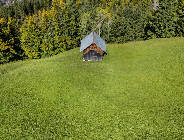 Vista Aérea Casa Campo Nas Montanhas Suíças Temporada Outono — Fotografia de Stock