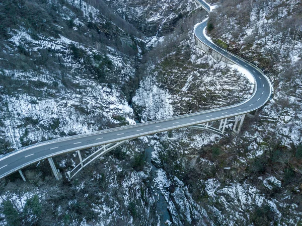 Vue Aérienne Pont Routier Suisse Sur Une Vallée Profonde — Photo