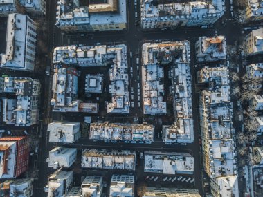 Şehir bloğu binalarının yukarıdaki görüntüsü.