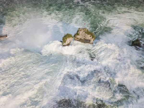 Vista Aérea Rochas Cascata Água Queda Rinos Perto Schaffhausen Suíça — Fotografia de Stock