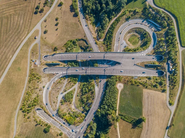 瑞士公路桥和隧道入口的空中景观 — 图库照片