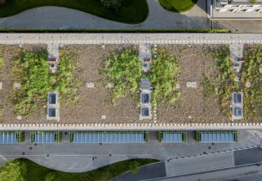 Çatıda ve caddede hava manzarası