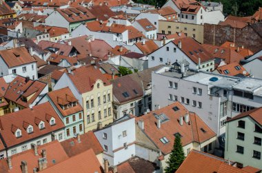 İsviçre 'deki eski ortaçağ şehri Fribourg' un havadan görünüşü 