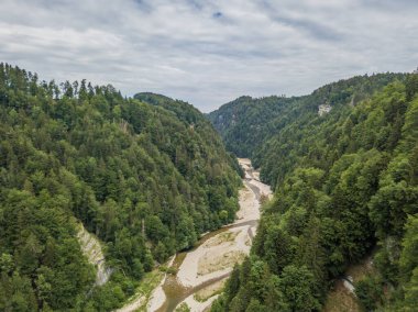 Fribourg, İsviçre 'deki Vahşi His nehrinin havadan görünüşü